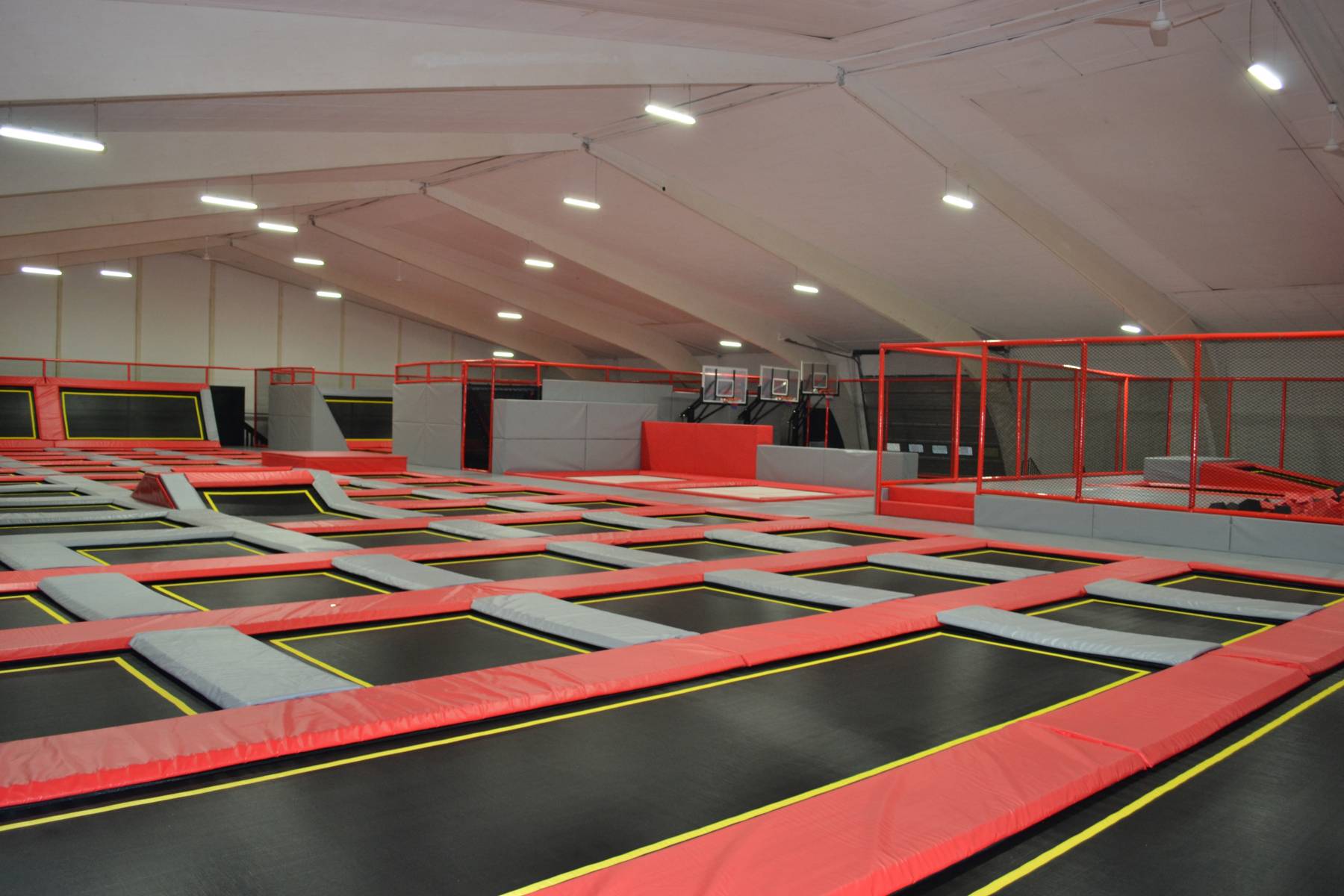Spielplatz Jumping Point - Indoor - Trampolinpark- halle Quickborn bei Hamburg in Quickborn