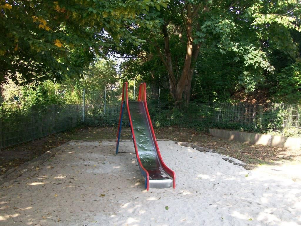 Foto /pics/2122-830-kinderspielplatz_wellmannstrasse__11_.jpg