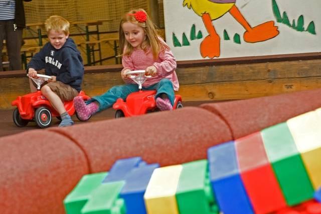Foto /pics/6432-spielspeicher_bobby_cars.jpg