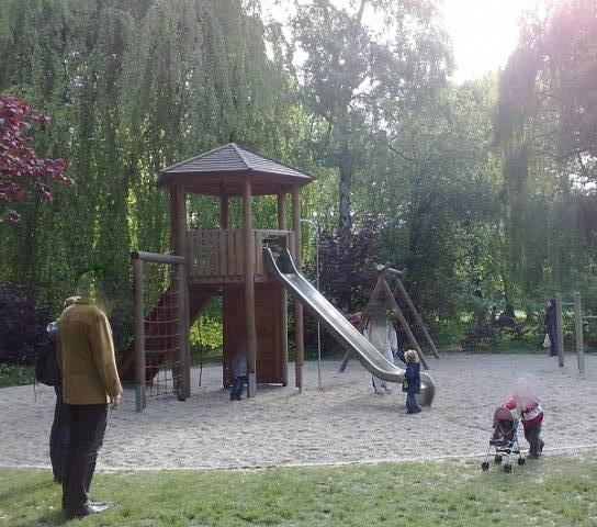 Foto /pics/1008-spielplatz_jena_paradies_2.jpg