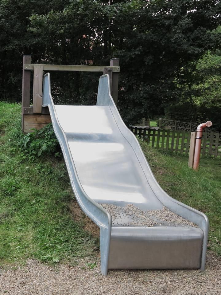 Foto /pics/10269-2015-09-12_breite_rutsche_spielplatz_pw_holtrup.jpg