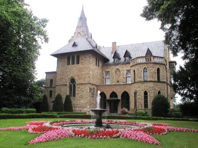 Foto /pics/10949-schloss_im_fruehling.jpg