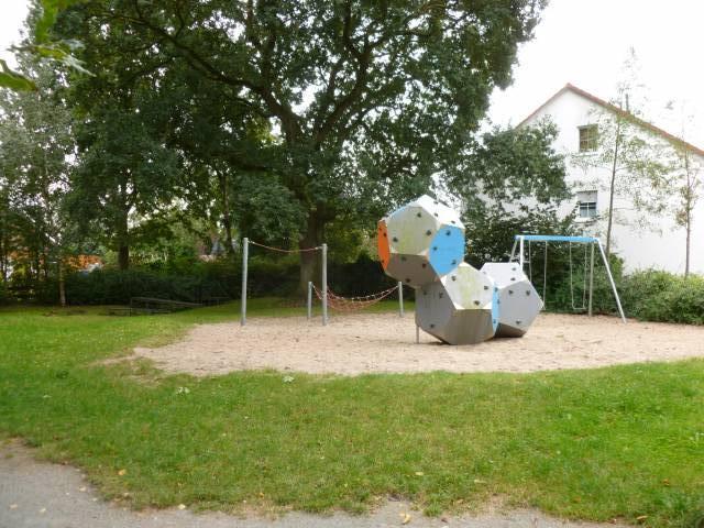 Foto /pics/12595-spielplatz_136_walther_diekmann-strasse.jpg