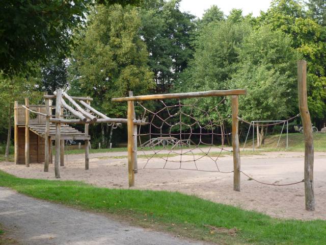 Foto /pics/12819-spielplatz_16_grundschule_bremer_heerstrasse_3.jpg