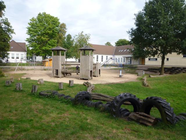 Foto /pics/12819-spielplatz_16_grundschule_bremer_heerstrasse_4.jpg