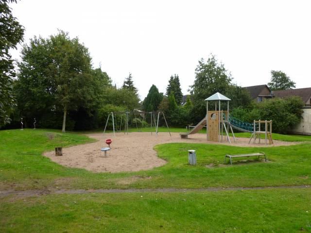 Foto /pics/12820-spielplatz_51_loewenzahnweg_2.jpg