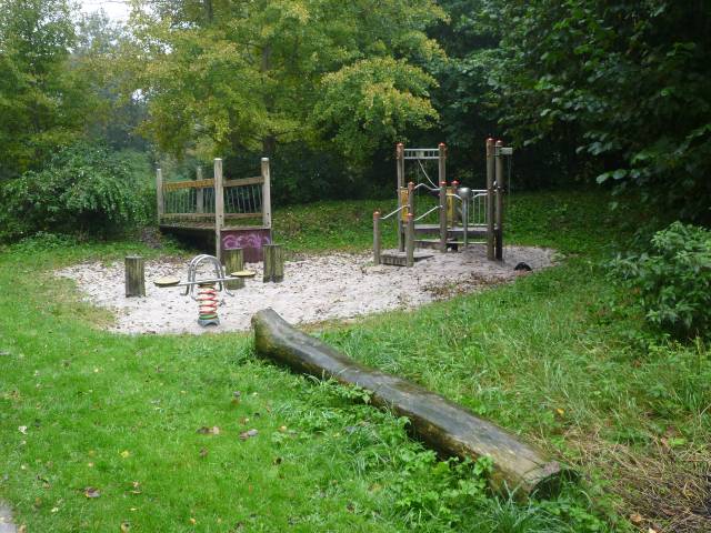 Foto /pics/12869-spielplatz_45_goldregenweg_2.jpg