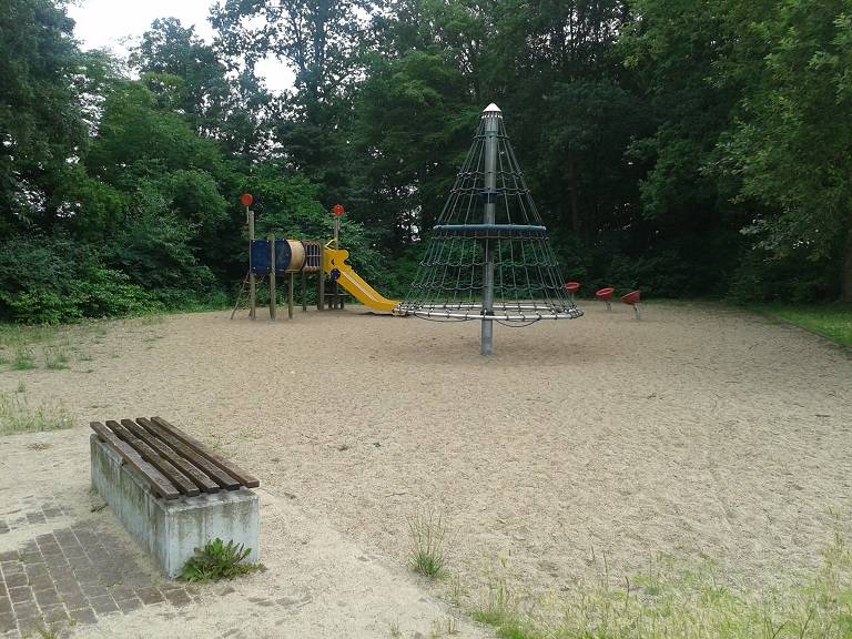 Foto /pics/13605-weserstrand_tanne.jpg