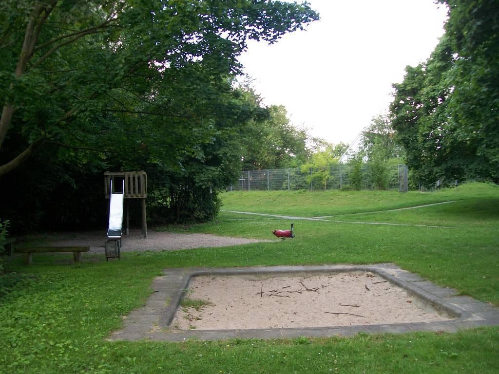 Foto /pics/24481-466-kinderspielplatz_ziegelstrasse__11_.jpg