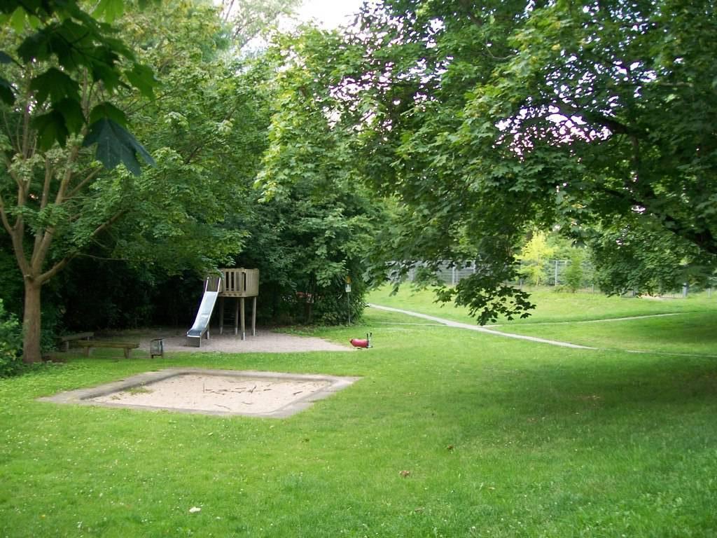 Foto /pics/24481-466-kinderspielplatz_ziegelstrasse__12_.jpg