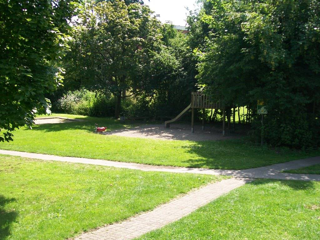 Foto /pics/24481-466-kinderspielplatz_ziegelstrasse__3_.jpg
