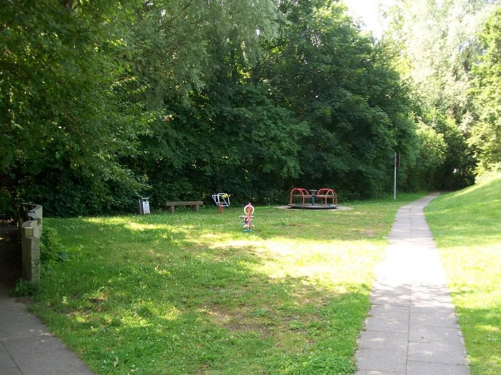 Foto /pics/24481-466-kinderspielplatz_ziegelstrasse__4_.jpg