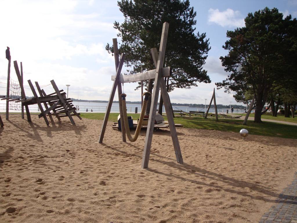 Foto /pics/25008-738-kinderspielplatz_kaiserallee__7_.jpg