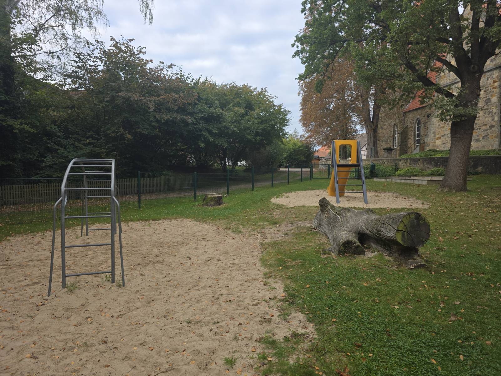 Spielplatz An der Holtenser Kirche in Wennigsen (Deister)