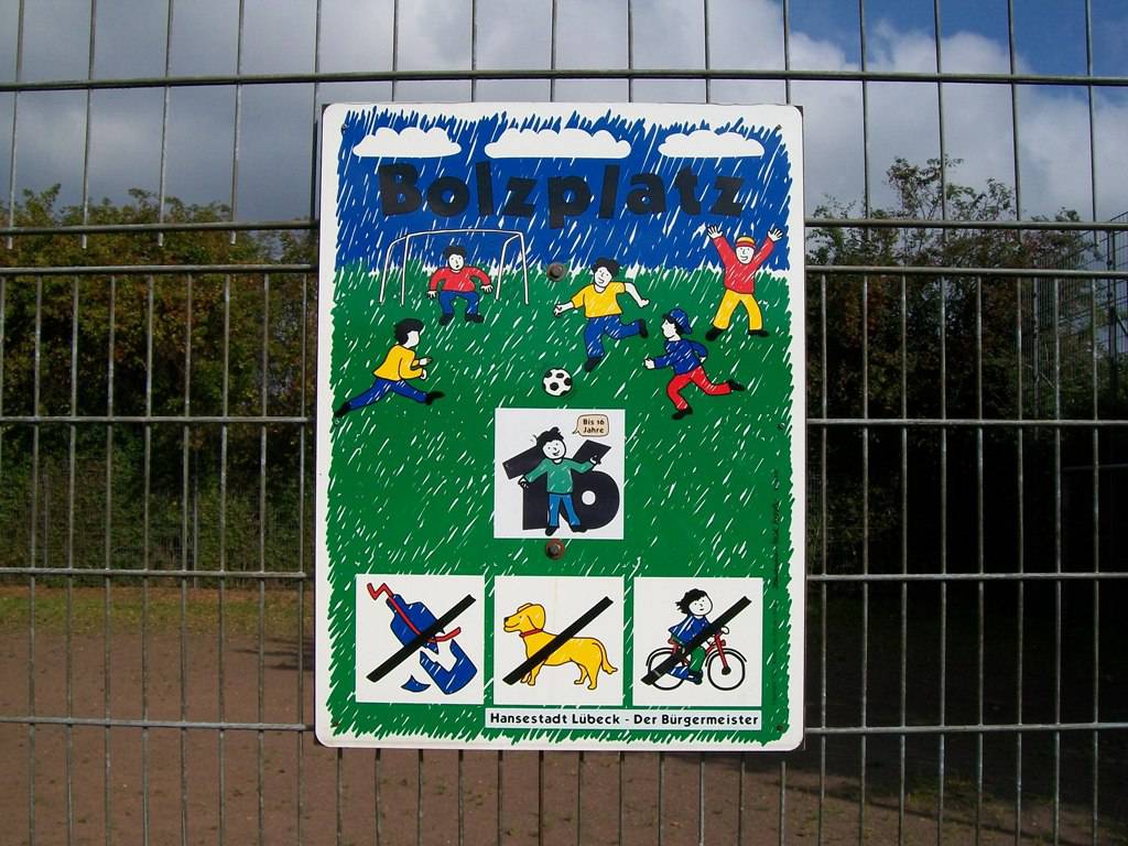 Spielplatz Bolzplatz Rotdornweg in Lübeck
