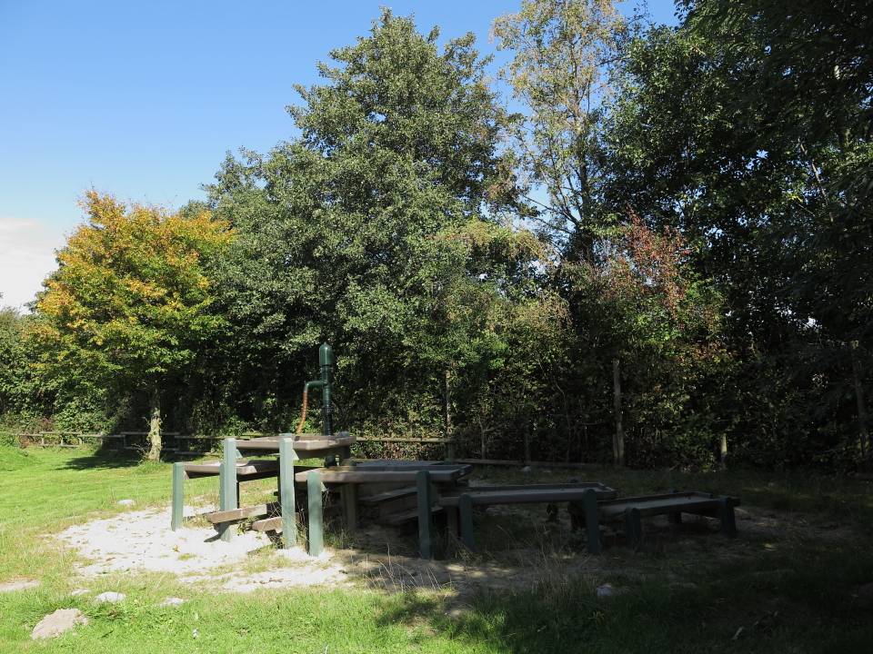 Foto /pics/28823-2015-10-03_wasserspiel_spielplatz_pw_moellbergen.jpg