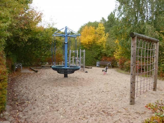 Foto /pics/3741-spielplatz_61_adolf-de-beer-strasse.jpg