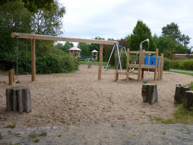 Foto /pics/3749-spielplatz_71_an_den_eschen_1.jpg