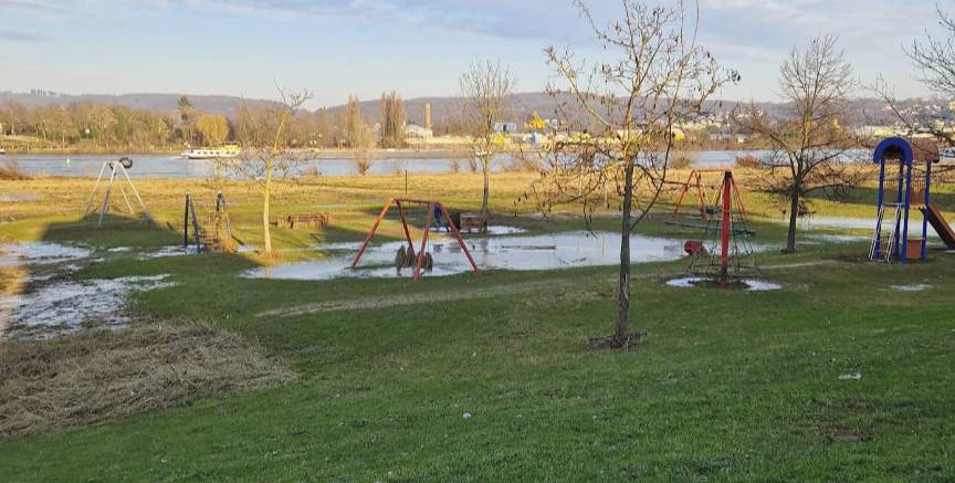Spielplatz Kaltenengers am Rheinufer in Kaltenengers
