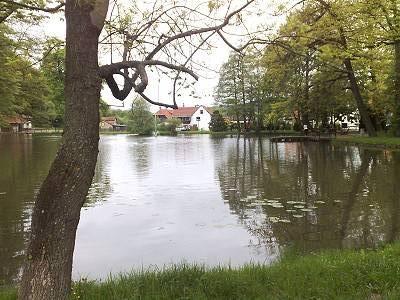 Foto /pics/5109-spielplatz_farnroda_schlosspark_2.jpg