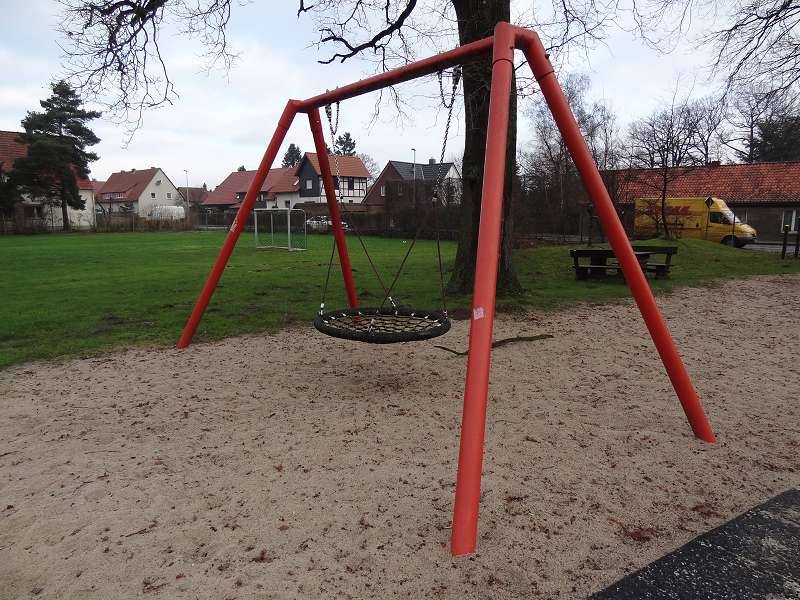 Spielplatz Spiel- und Bolzplatz Dorfgemeinschaftshaus / Am Spielplatz in Edemissen