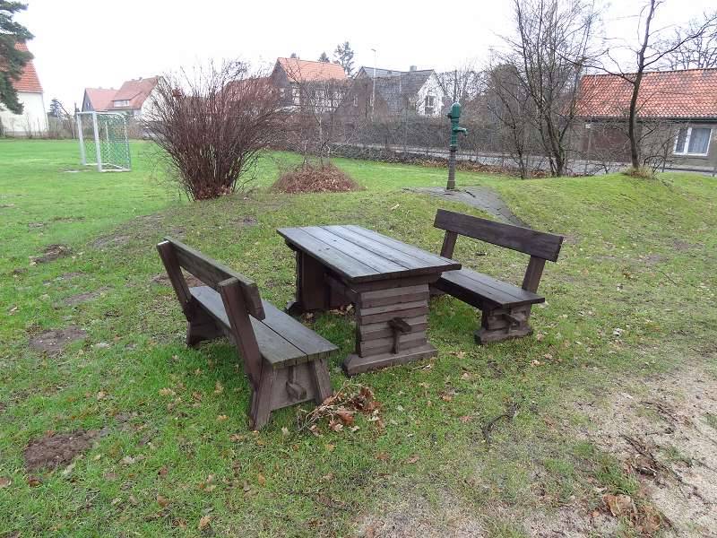 Spielplatz Spiel- und Bolzplatz Dorfgemeinschaftshaus / Am Spielplatz in Edemissen