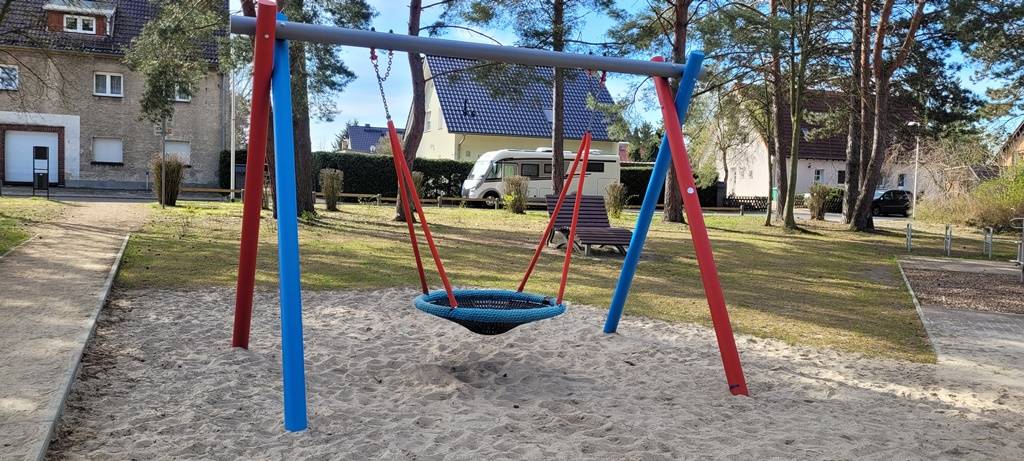 Foto /pics/64541-11.240318_doppelschaukel.jpg