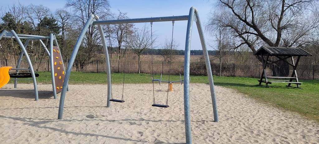 Foto /pics/64548-3.240320_doppelschaukel.jpg