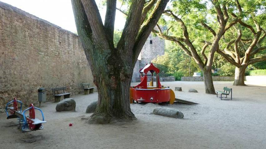 Foto /pics/7791-schlossparkmauer_2.jpg