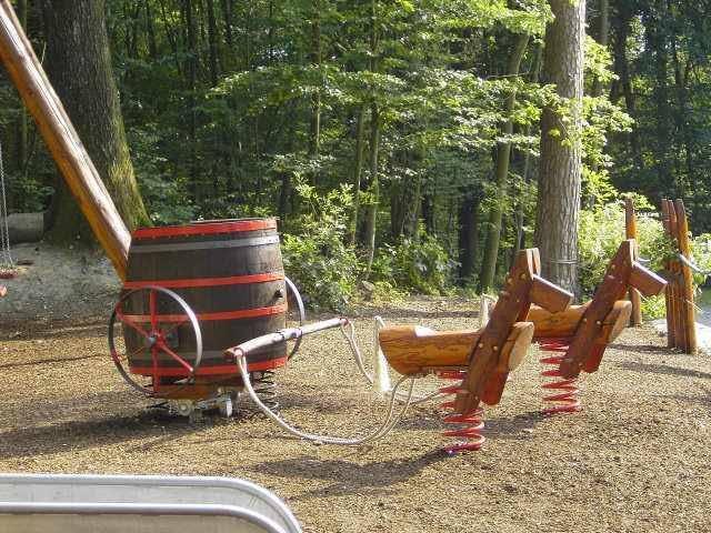 Foto /pics/7932-roemerturmspielplatz_31_07_06_bild02_640x480.jpg