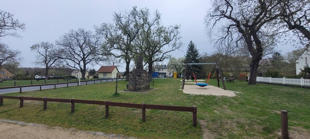 Spielplatz Spielplatz Am Dorfplatz Zesch am See in Zossen