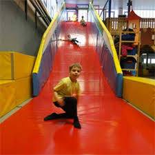 Foto /pics/8796-indoor_halle_rutschbahn.jpg